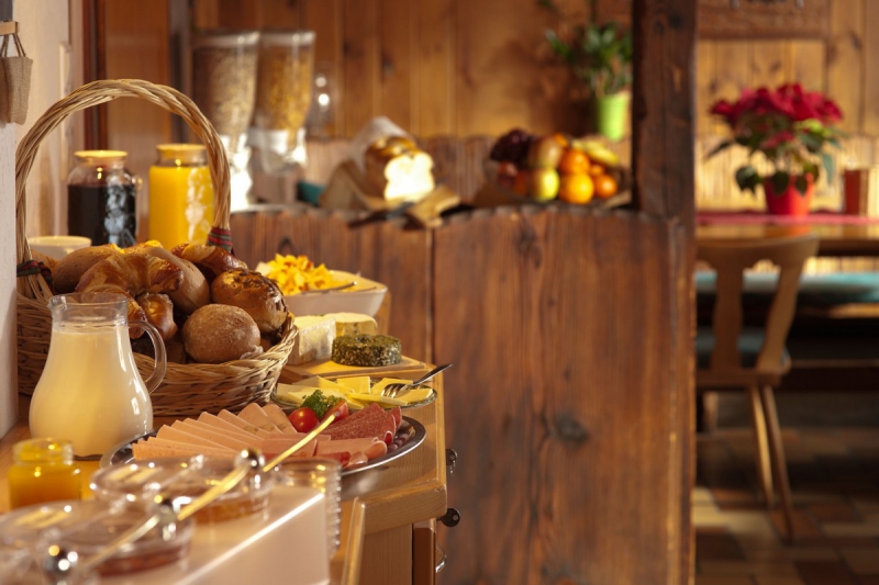 boulangerie-TRIGANCE-min_breakfast_buffet_food_restaurant_meal_hotel_plate_fresh-718745